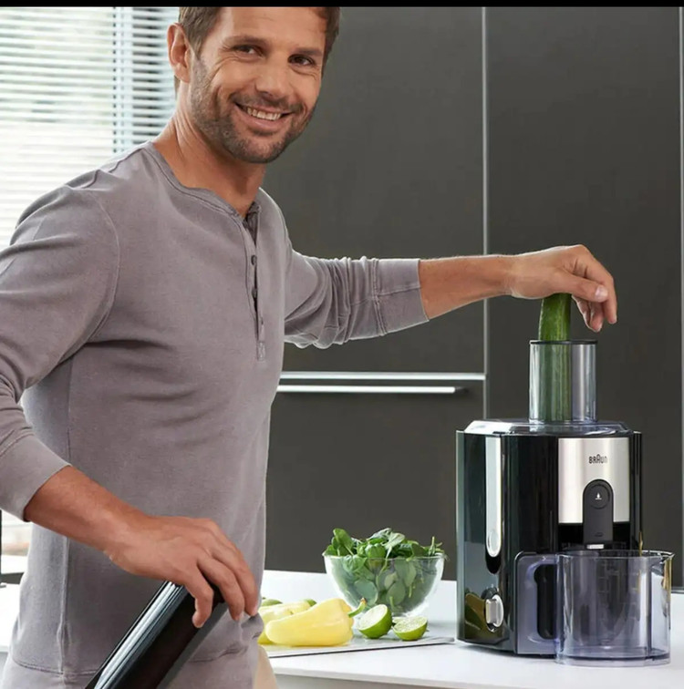 آبمیوه گیری براون مدل j500توان 900 وات